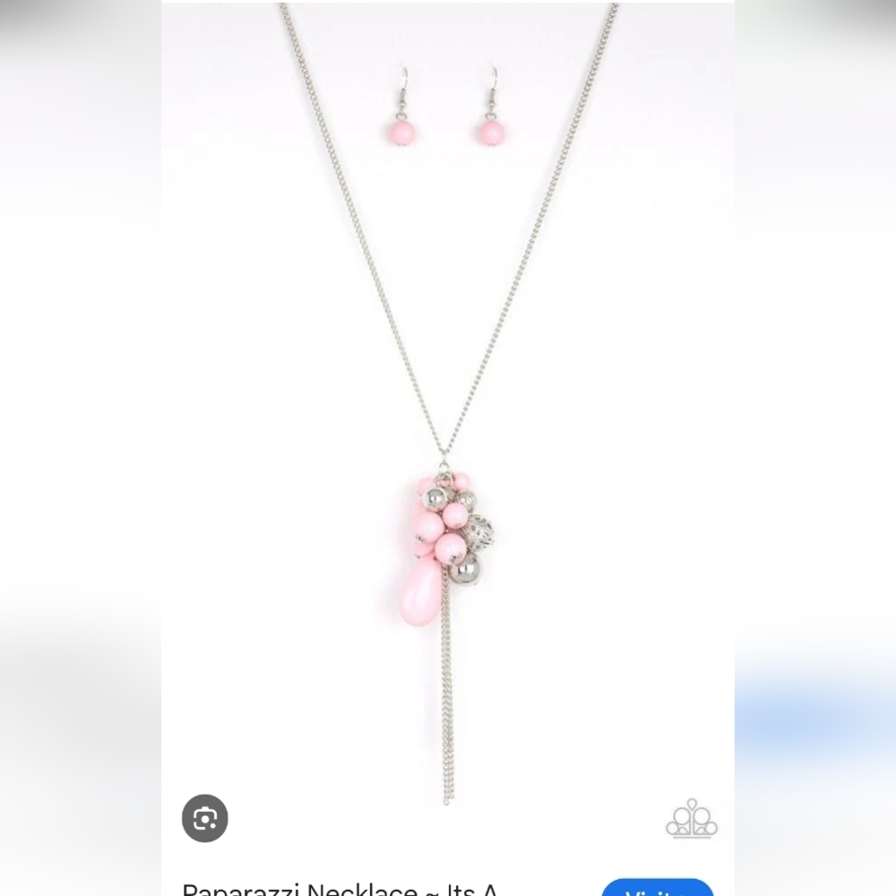 New With Tags Gorgeous Pink Pearl Vintage  Paparazzi Long Necklace